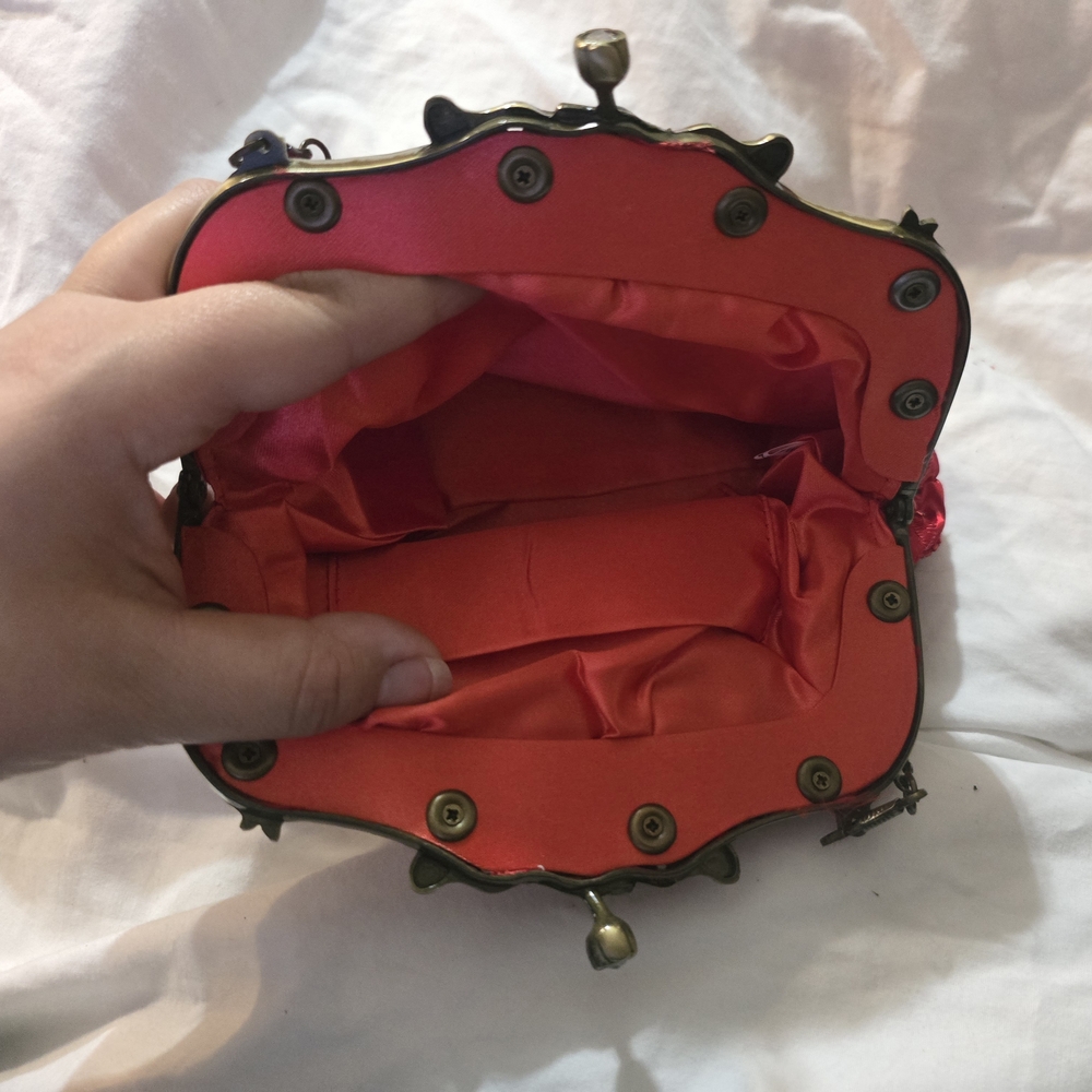 Elegant Red Beaded Clutch - Picture 3 of 6